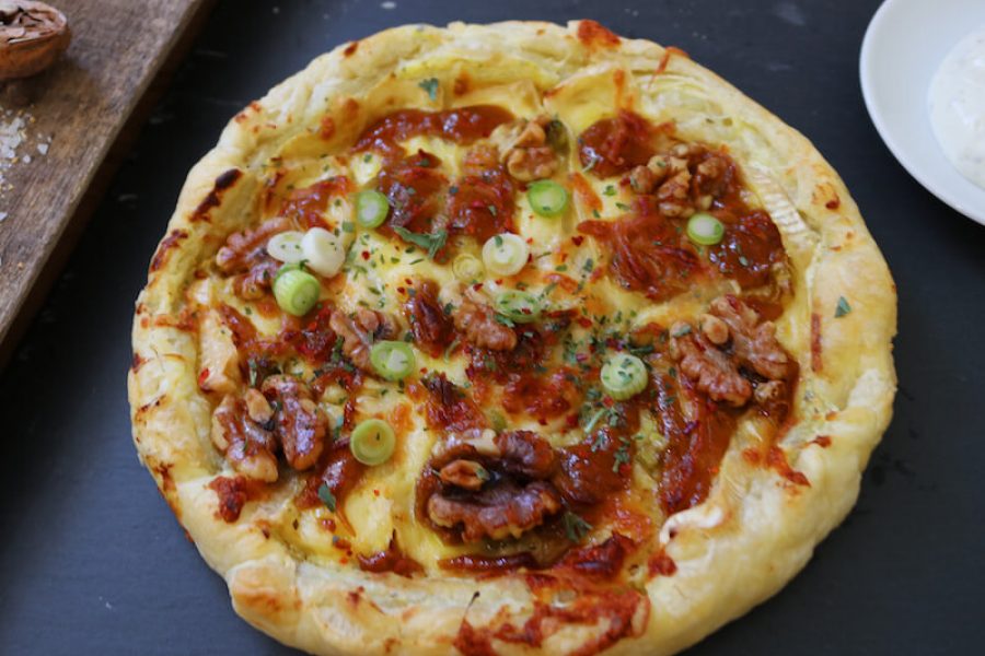 Blätterteig-Pizza mit leckerem Camembert